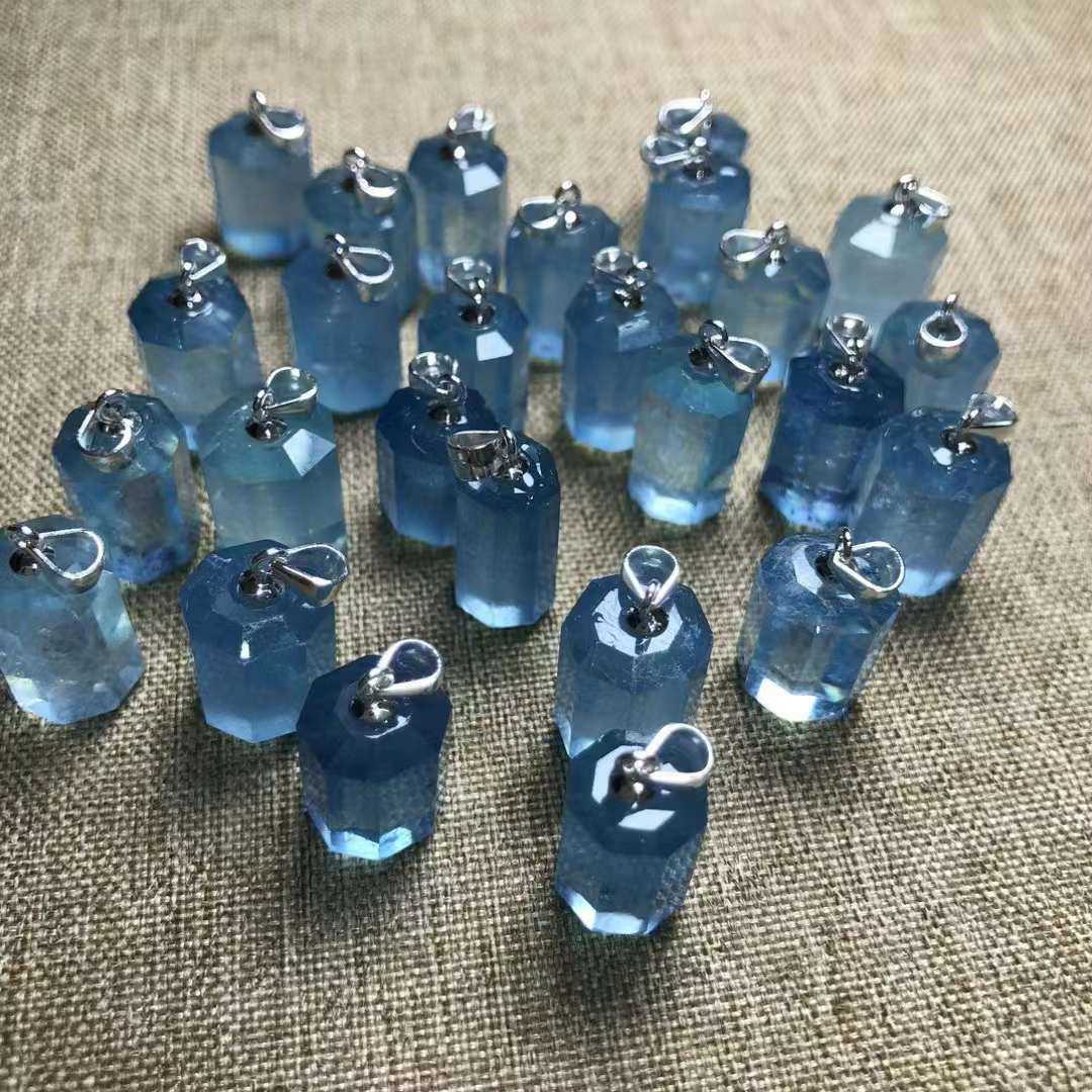 Cylindrical Pendant in Natural Aquamarine